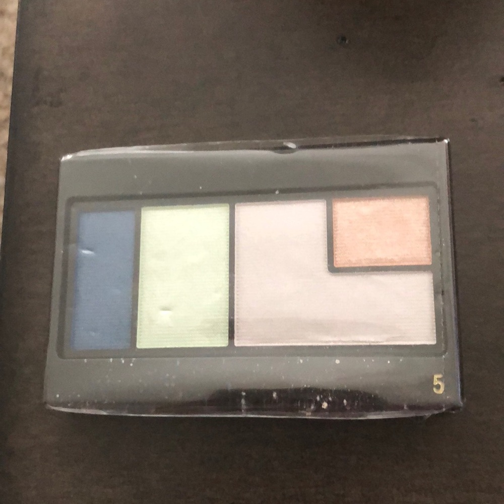 Cle de peau eyeshadow kit , new